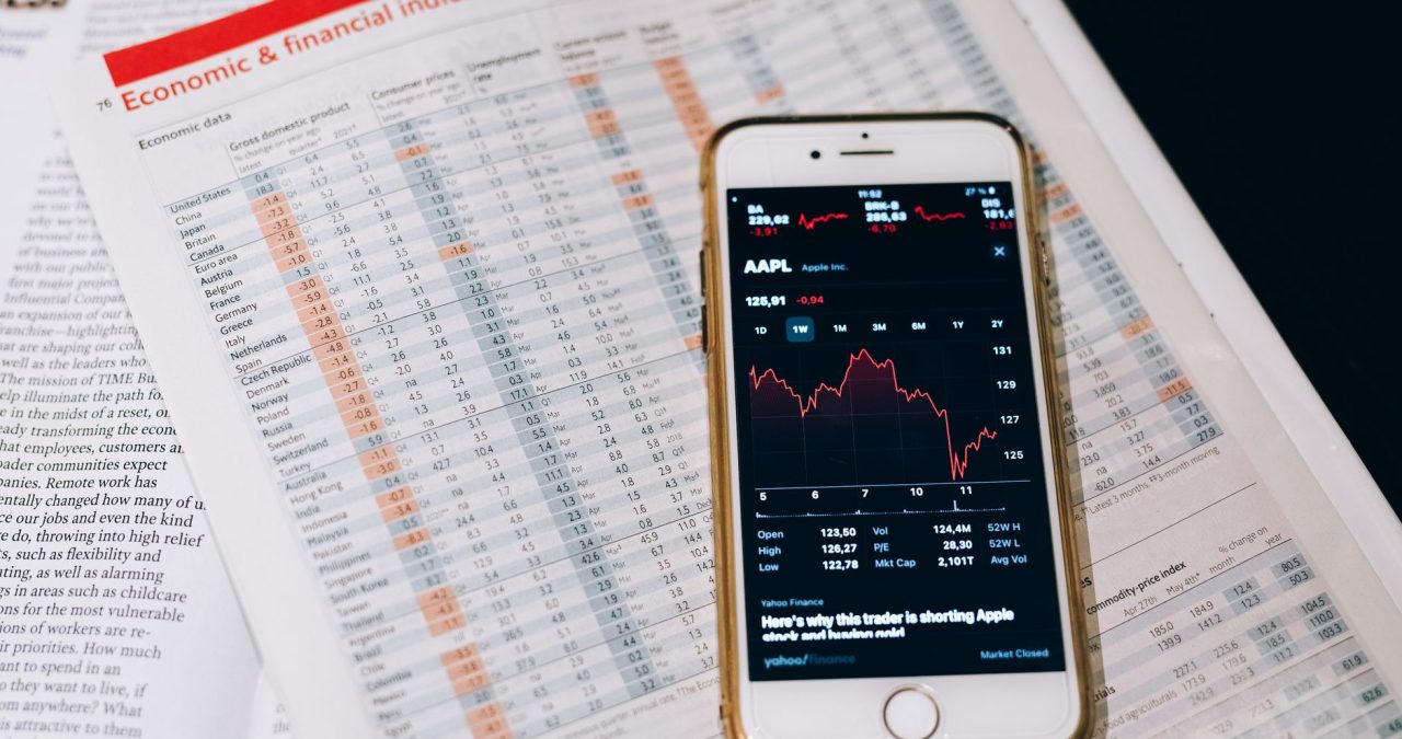 Zarina CRM vs Monday.com: UAE Finance & ROI Comparison